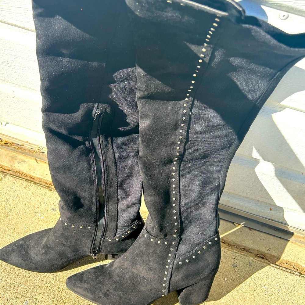 Boots - Picture 2 of 8